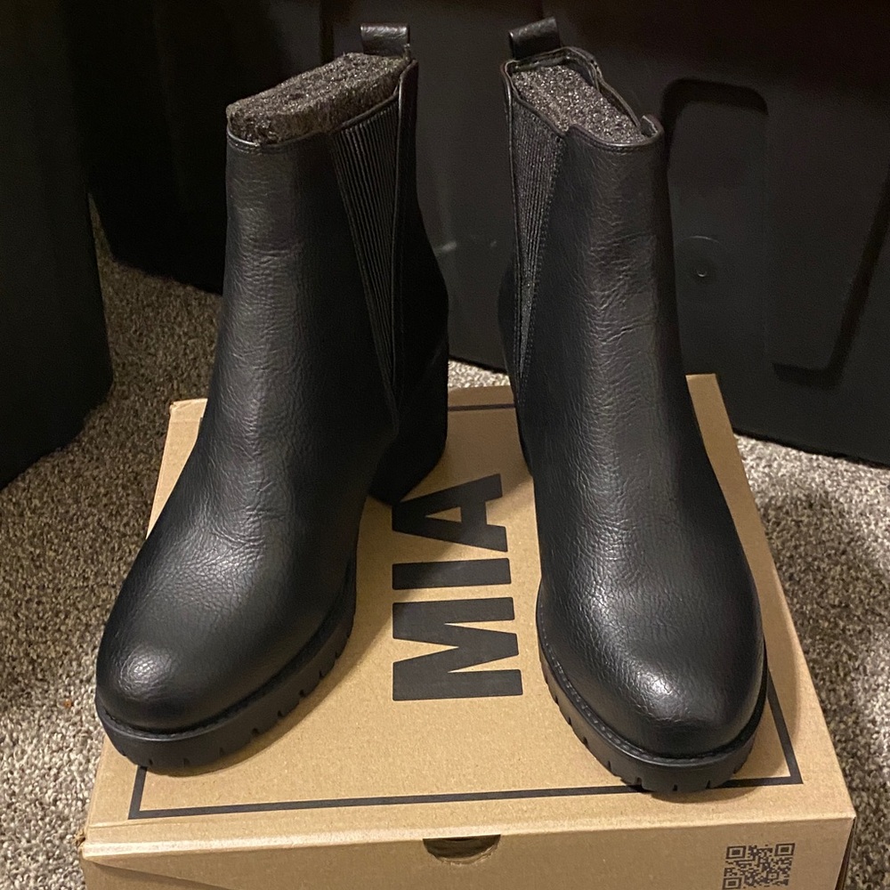 MIA Black Jody Ankle Booties